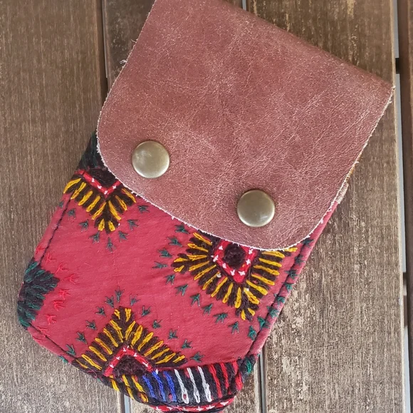 🔮🎱 Free People Boho Embroidered Repurposed vtg banjara hippie Wallet card case - Picture 5 of 12